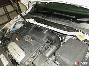 Ultra Racing Volkswagen Golf Gti MK6/A6 (TYP 5K) 1.4 TSI 2WD LHD 09-13 UltraRacing 2-Point Front Upper Strutbar (3220), référence TW2-3220