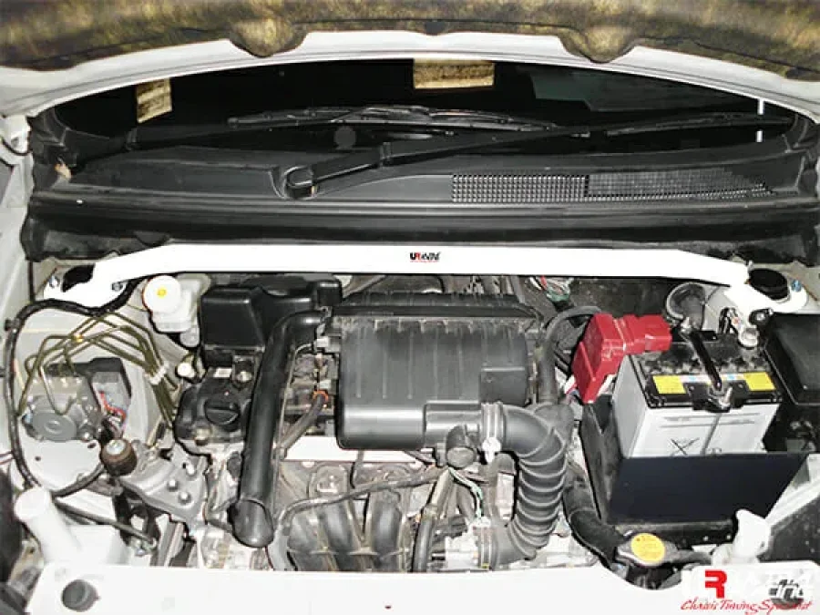 Ultra Racing Mitsubishi Mirage 1.6 2WD HB 95-03 UltraRacing 2-Point Front Upper Strutbar (3227), référence TW2-3227