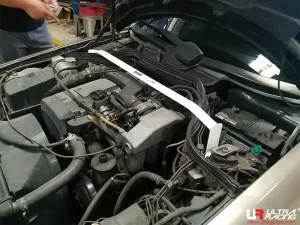Ultra Racing Mercedes W210 E230 2.3 2WD 96-03 UltraRacing 2-Point Front Upper Strutbar (3497), référence TW2-3497