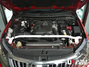 Ultra Racing Mitsubishi Triton L200 (KJ) 2.4D 2WD/4WD FL 15+ UltraRacing 2-Point Front Upper Strutbar (3635), référence TW2-3635