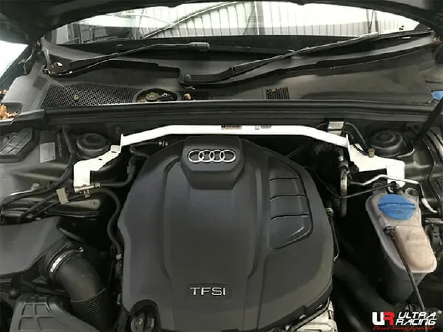 Ultra Racing Audi S5 (B8) 8T 3.0 TFSI 4WD SPORTBACK 07-16 UltraRacing 2P Front Upper Strutbar (3653), référence TW2-3653