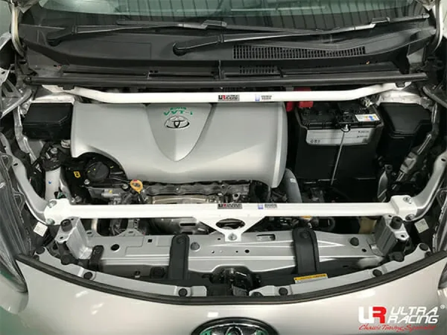 Ultra Racing Toyota Sienta (XP170) 1.5/1.8 2WD 15+ UltraRacing 2-Point Front Upper Strutbar (3767), référence TW2-3767