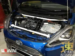 Ultra Racing Toyota Sienta (XP170) 1.5 2WD 15+ UltraRacing 2-Point Front Upper Strutbar (3922), référence TW2-3922