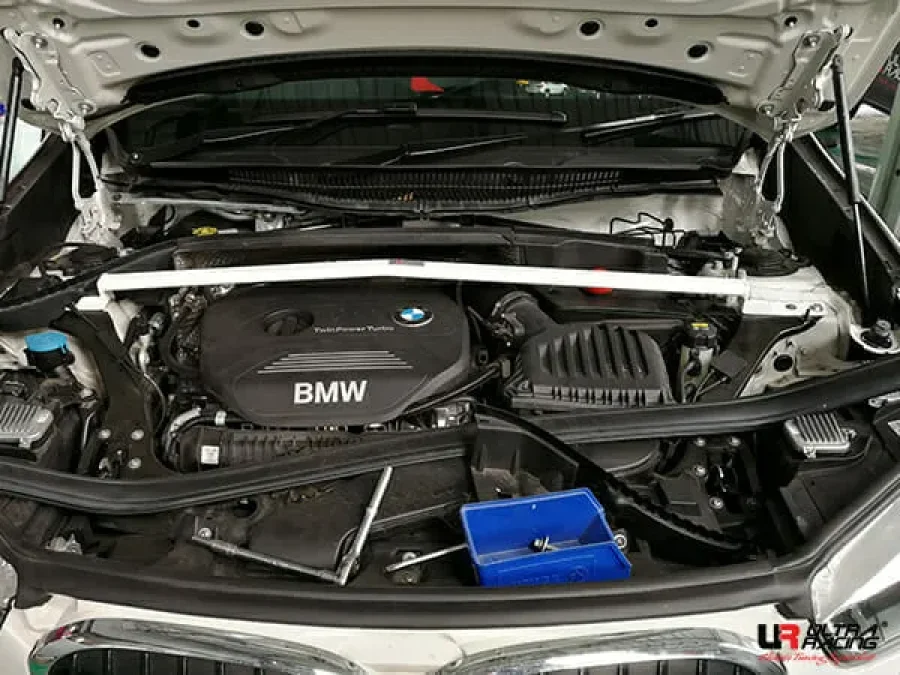 Ultra Racing BMW F48 (X1) 2.0T 2WD 15+ UltraRacing 2-Point Front Upper Strutbar (3962), référence TW2-3962