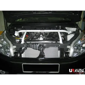 Ultra Racing Perodua Nautica (J200) 1.5 4WD 08-18/Toyota Rush 1.5 06-17 UltraRacing 2-Point Front Upper Strutbar (4220), référence TW2-4220