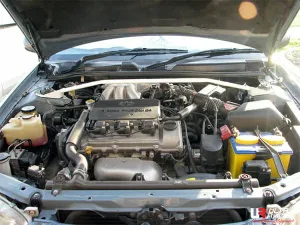 Ultra Racing Toyota Camry (XV30/ACV36R) 2.2 2WD 02-04 UltraRacing 2-Point Front Upper Strutbar (612), référence TW2-612