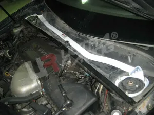 Ultra Racing Lexus RX 330 (XU30) 3.3 V6 4WD 03-08/Toyota Harrier 2.4/3.0 04-09 UltraRacing 2-Point Front Upper Strutbar (746), référence TW2-746