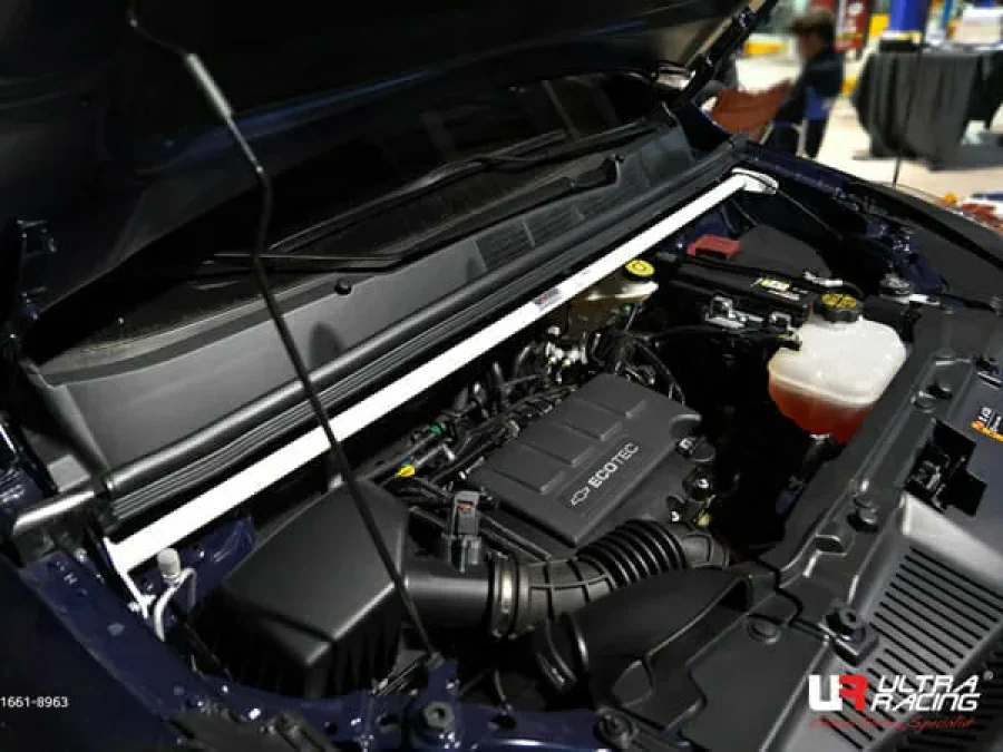 Ultra Racing Chevrolet Trax (U200) 1.4T 2WD 13+ UltraRacing 2-Point Front Upper Strutbar (2200), référence URKR-TW2-2200