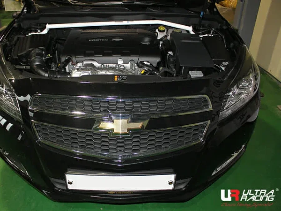 Ultra Racing Chevrolet Malibu 2.4 2WD 13-15 UltraRacing 2-Point Front Upper Strutbar(2229), référence URKR-TW2-2229