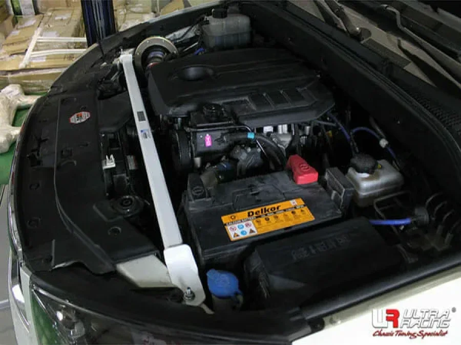 Ultra Racing Ssangyong Korando Sport 2.0D/2.9D 2WD/4WD 12-18 UltraRacing 2-Point Front Upper Strutbar (2650), référence URKR-TW2-2650