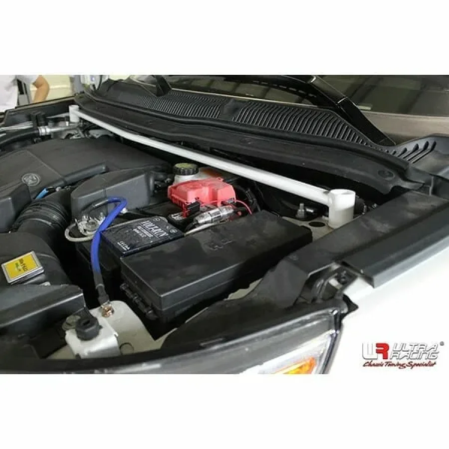 Ultra Racing Ford Explorer (U502) 3.5 4WD 11+ UltraRacing 2-Point Front Upper Strutbar (2662), référence URKR-TW2-2662