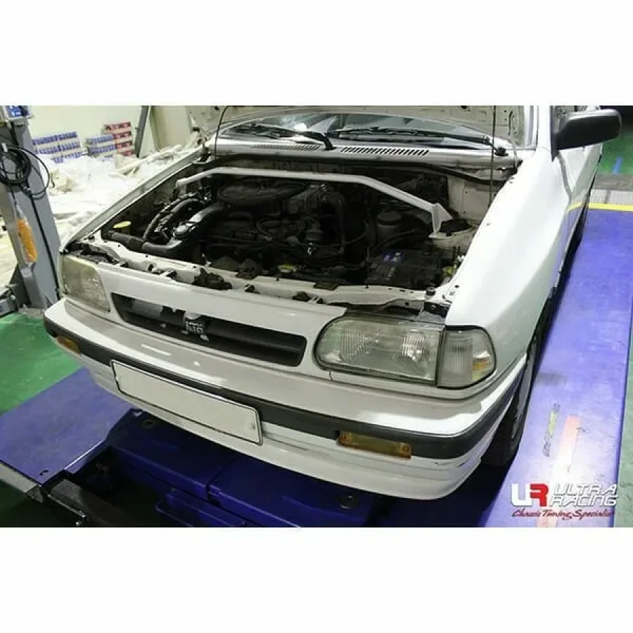 Ultra Racing Kia Pride (Y) 1.1 2WD 87-00 UltraRacing 2-Point Front Upper Strutbar (2689), référence URKR-TW2-2689