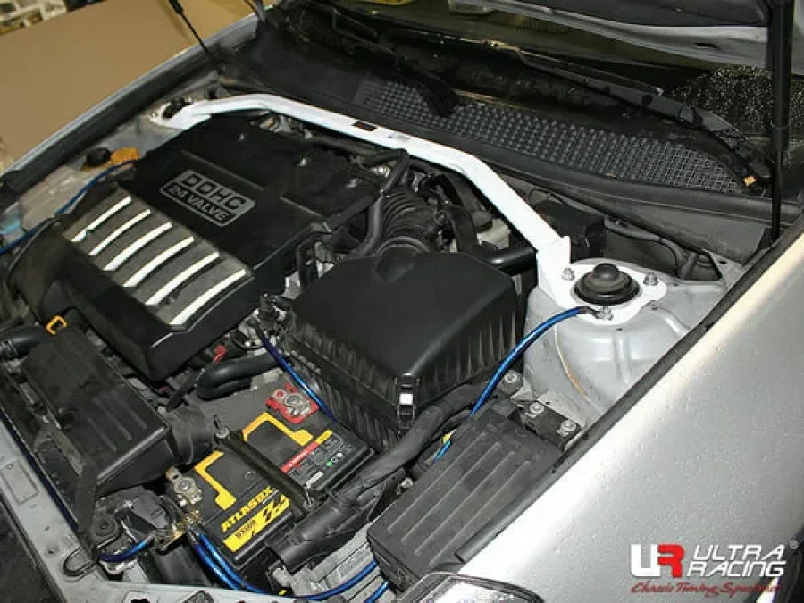 Ultra Racing Daewoo Tosca LPI 2.0 2WD 06-11 UltraRacing 2-Point Front Upper Strutbar (3036), référence URKR-TW2-3036