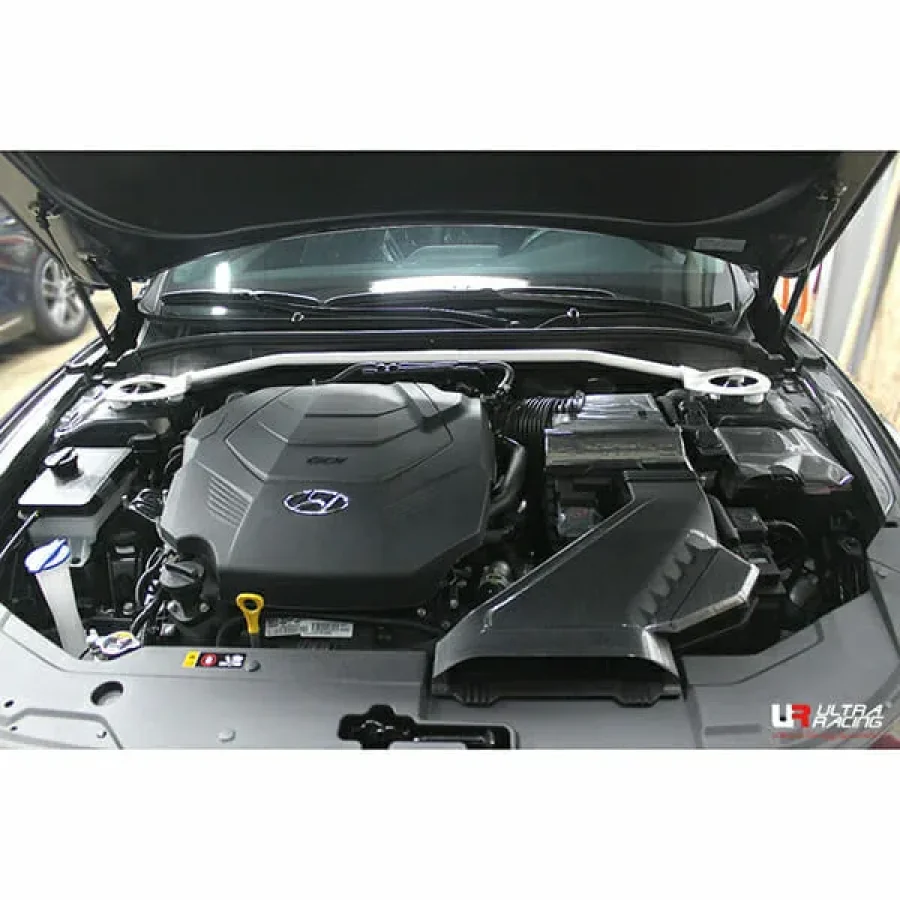 Ultra Racing Hyundai Grandeur (IG) 2.4/3.0 GDI 2WD 18+ UltraRacing 2-Point Front Upper Strutbar(3763), référence URKR-TW2-3763