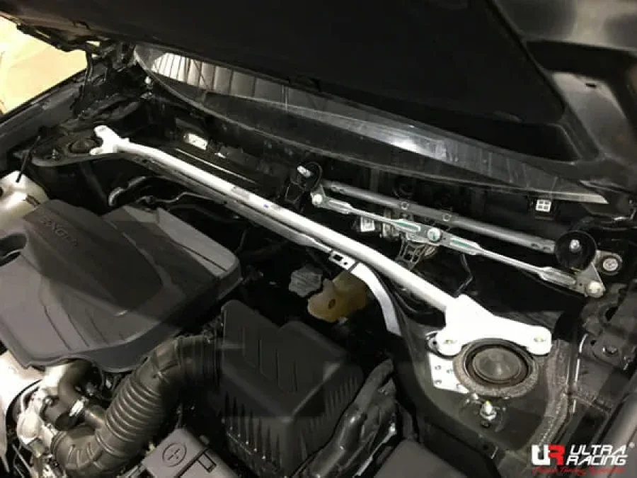 Ultra Racing Ssangyong Korando (C300) 1.5T 2WD/4WD 19+ UltraRacing 2-Point Front Upper Strutbar (4133), référence URKR-TW2-4133