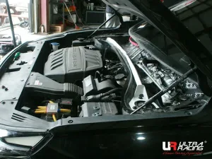 Ultra Racing Hyundai Santa Fe (TM) 2.2D/2.4 2WD 19+ UltraRacing 2-Point Front Upper Strutbar (4140), référence URKR-TW2-4140