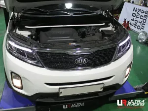 Ultra Racing Kia Sorento (XM) 2.0D 2WD/4WD 13-14 UltraRacing 4-Point Front Upper Strutbar (2630), référence URKR-TW4-2630
