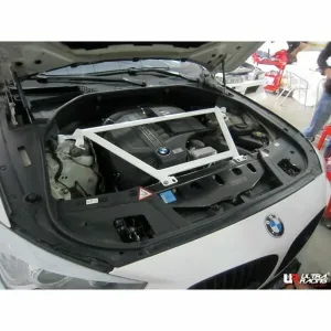 Ultra Racing BMW 5 F07 GT (520d) 2.0D 4WD 09-17 UltraRacing 4-Point Front Upper Strutbar (3284), référence URKR-TW4-3284