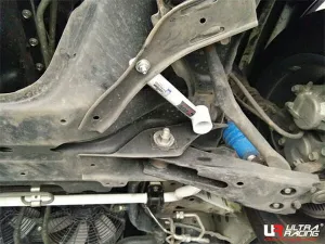 Ultra Racing Toyota Commuter (H200) 2.5D 2WD 04+ UltraRacing 4-Point Front Upper Strutbar(2825P), référence URTH-LS4-2825P