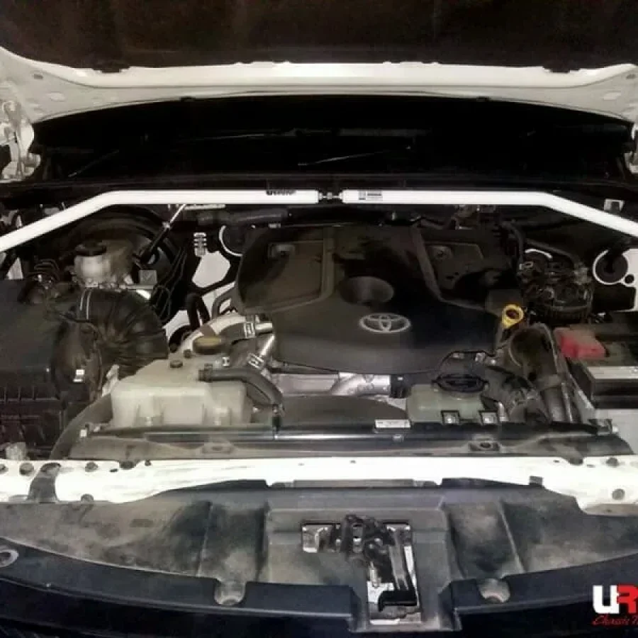 Ultra Racing Toyota Fortuner (AN150) 2.4D/2.7/2.8D 15+/Hilux 2.4D/2.8D 15-19 2WD/4WD UltraRacing 2-Point Front Upper Strutbar(3357A), référence URTH-TW2-3357A