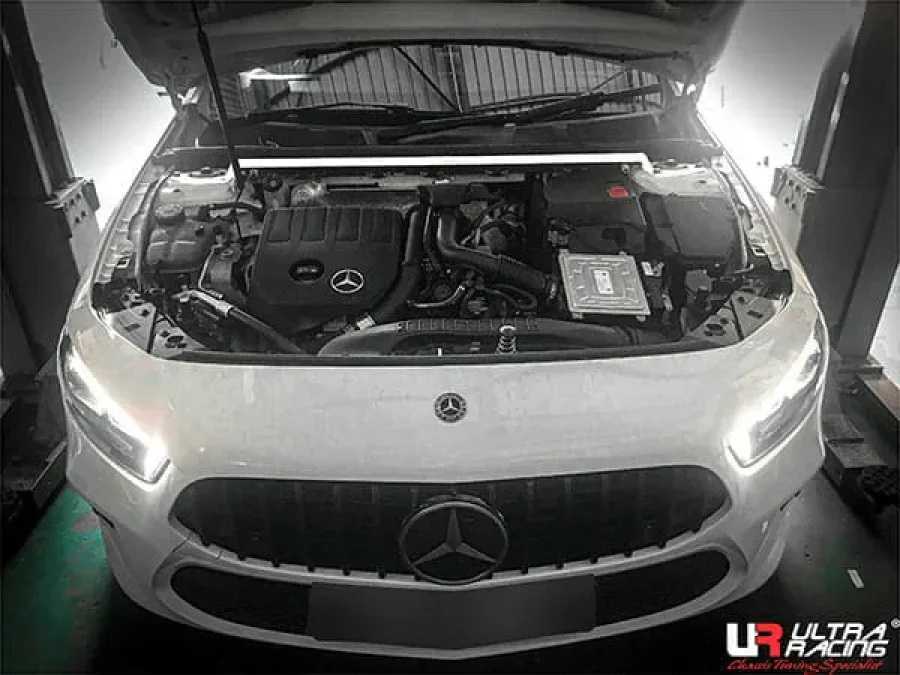 Ultra Racing Mercedes V177 A200/A250 1.3/2.0T 2WD Sedan 18+ UltraRacing 2-Point Front Upper Strutbar (4113), référence URTH-TW2-4113