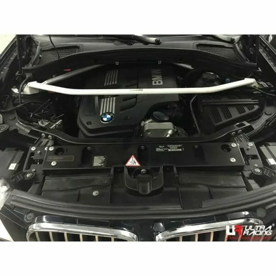 Ultra Racing BMW F25 (X3) 2.0D 11-17/F26 X4 3.0T 14-18/F26 X4 M40i 3.0TT 15-18 4WD UltraRacing 2-Point Front Upper Strutbar (2888), référence URTW-TW2-2888