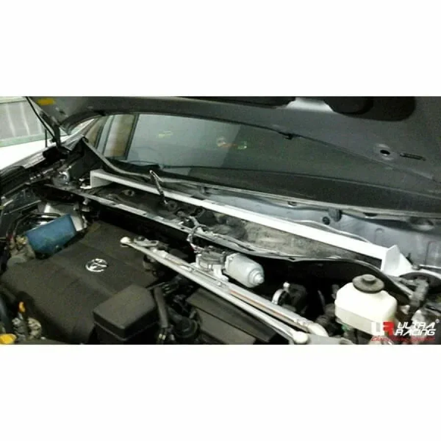 Ultra Racing Toyota Sienna (XL30) 3.5 V6 2WD 10+ UltraRacing 2-Point Front Upper Strutbar (2922), référence URTW-TW2-2922