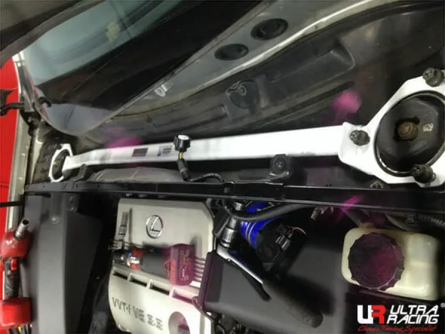 Ultra Racing Lexus RX 330 (XU30) 3.3 V6 4WD LHD 03-08 UltraRacing 2-Point Front Upper Strutbar (2948), référence URTW-TW2-2948