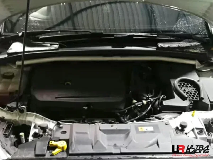 Ultra Racing Ford Focus (MK3.5) 1.5-ECOBOOST 2WD 14-18 UltraRacing 2-Point Front Upper Strutbar (3446), référence URTW-TW2-3446