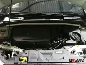Ultra Racing Ford Focus (MK3.5) 1.5-ECOBOOST 2WD 14-18 UltraRacing 2-Point Front Upper Strutbar (3446), référence URTW-TW2-3446