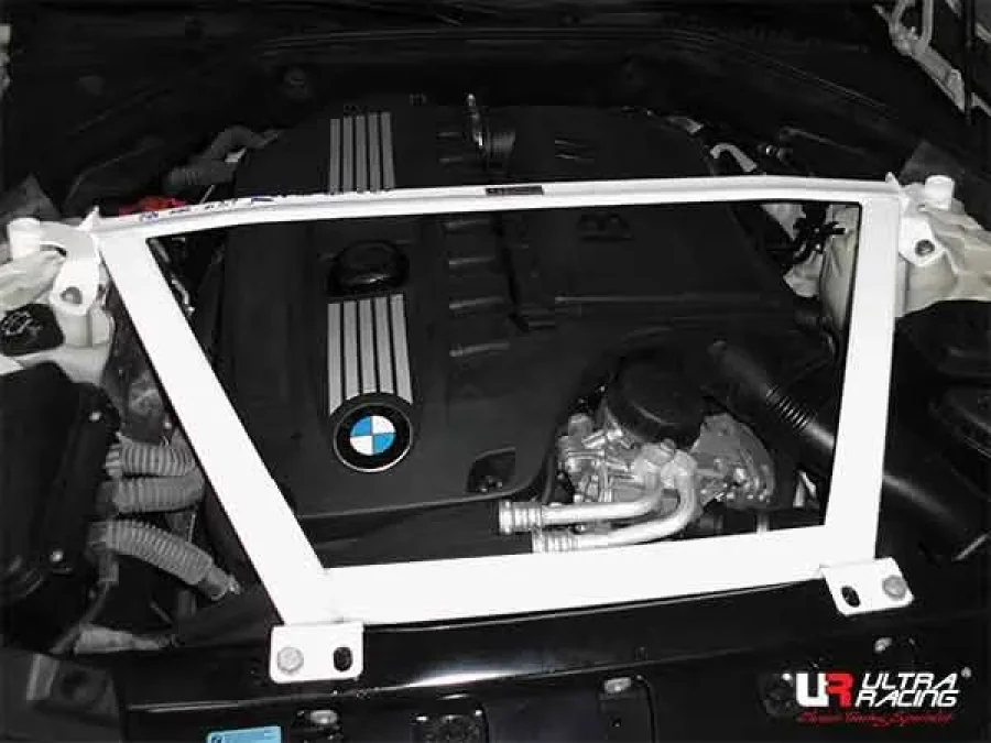 Ultra Racing BMW 7 F01 (740i) (incl F02 LWB) 3.0T 08-15 2WD UltraRacing 4-Point Front Upper Strutbar (2909), référence URTW-TW4-2909