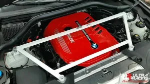 Ultra Racing BMW G02 (X4) 3.0T 4WD 18+ UltraRacing 4-Point Front Upper Strutbar (4000), référence URTW-TW4-4000