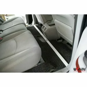 Ultra Racing Lexus RX 330 (XU30) 3.3 V6 03-08/Toyota Harrier 2.4 04-09 LHD/RHD 2WD/4WD UltraRacing 2-Point Room Bar (1116), référence RO2-1116
