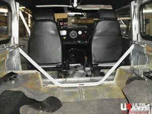Ultra Racing Land Rover Defender 110 2.5 4WD 83-90 UltraRacing 2-Point Room Bar (2634), référence RO2-2634