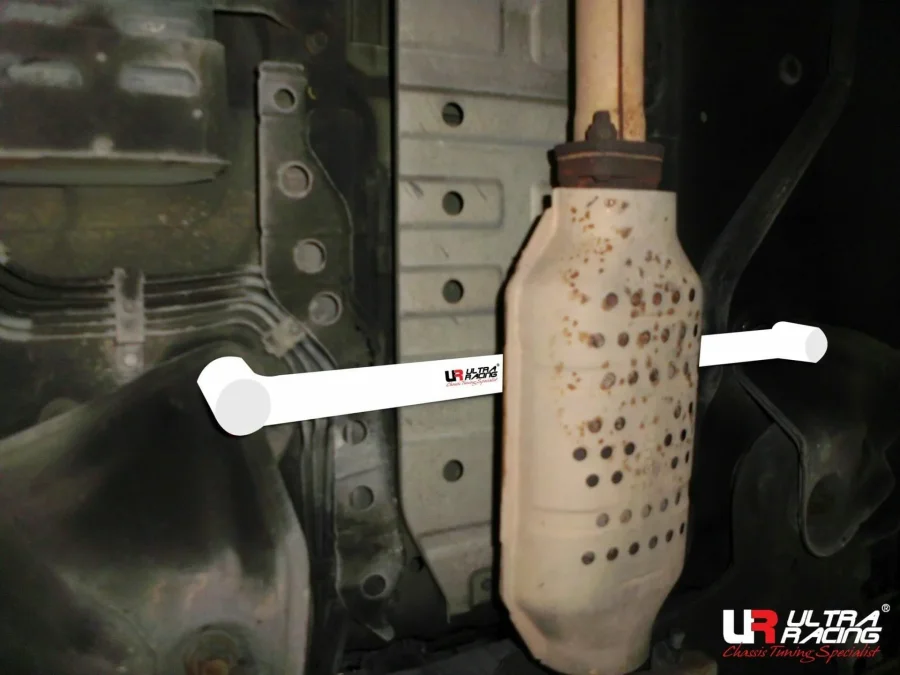 Ultra Racing Hyundai Trajet 2.0 2WD 99-08 UltraRacing 2-Point Mid Lower Brace (3187), référence ML2-3187