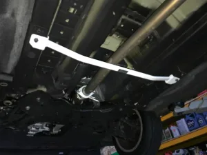 Ultra Racing Kia Carens (RP) 1.7D 2WD 13+ UltraRacing 2-Point Mid Lower Brace (3902), référence ML2-3902