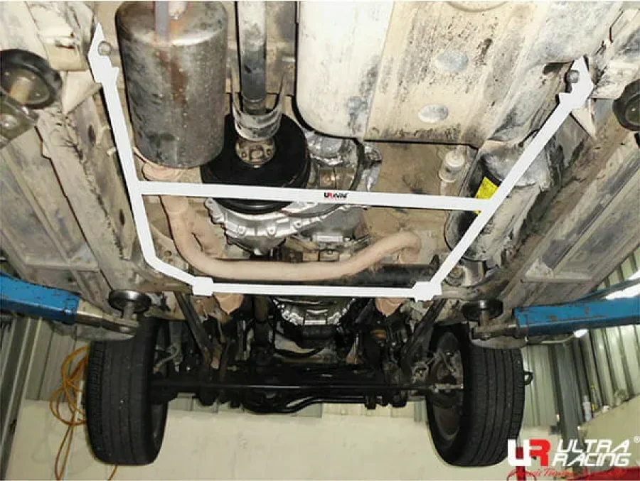 Ultra Racing Land Rover Range Rover (LP) (P38A) 4.6 V8 4WD 94-01 UltraRacing 4-Point Mid Lower Brace (2583), référence ML4-2583