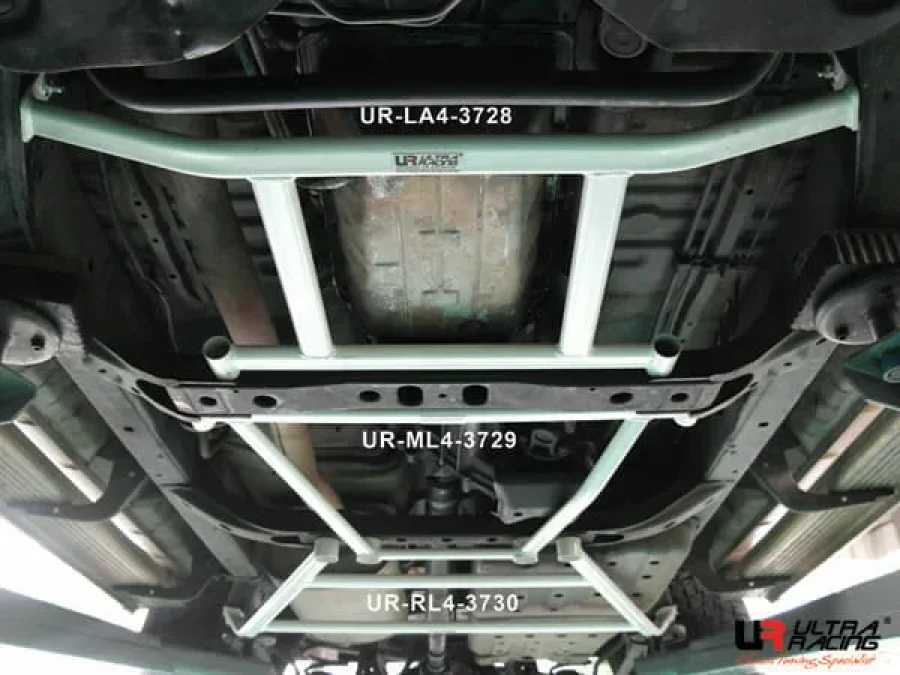 Ultra Racing Toyota Hilux Surf (N180) 3.0D 4WD 95-02 UltraRacing 4-Point Mid Lower Brace (3729), référence ML4-3729