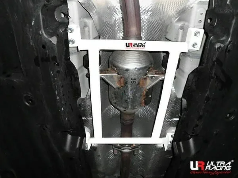 Ultra Racing Toyota C-HR (AX-10) 1.2T/1.8 18+ 2WD/4WD/Prius 1.8 16+ 2WD UltraRacing 4-Point Mid Lower Brace (3841), référence ML4-3841