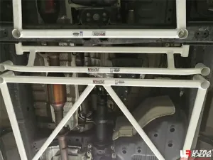 Ultra Racing Toyota Fortuner (AN150) 2.4D/2.7 4WD 15+ UltraRacing 4-Point Mid Lower Brace (3907), référence ML4-3907