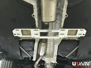 Ultra Racing BMW 3 G20/G21 (330i) 2.0T/3.0T 2WD 19+ UltraRacing 4-Point Mid Lower Brace (4110), référence ML4-4110