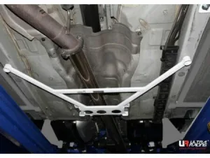 Ultra Racing Hyundai Genesis Coupe (BK) 3.8 2WD FL 09-16 UltraRacing 6-Point Mid Lower Brace (1474), référence ML6-1474