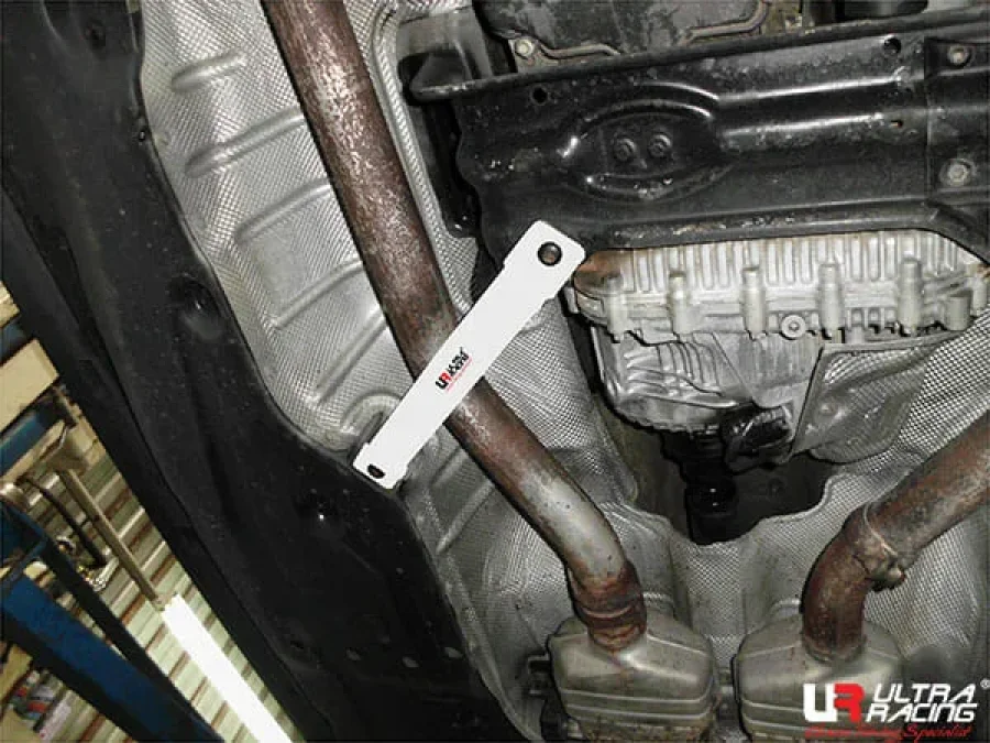 Ultra Racing Mercedes X164 GL 450 4.5 4WD 06-12 UltraRacing 2-Point Mid Lower Brace (2098), référence URCN-ML2-2098