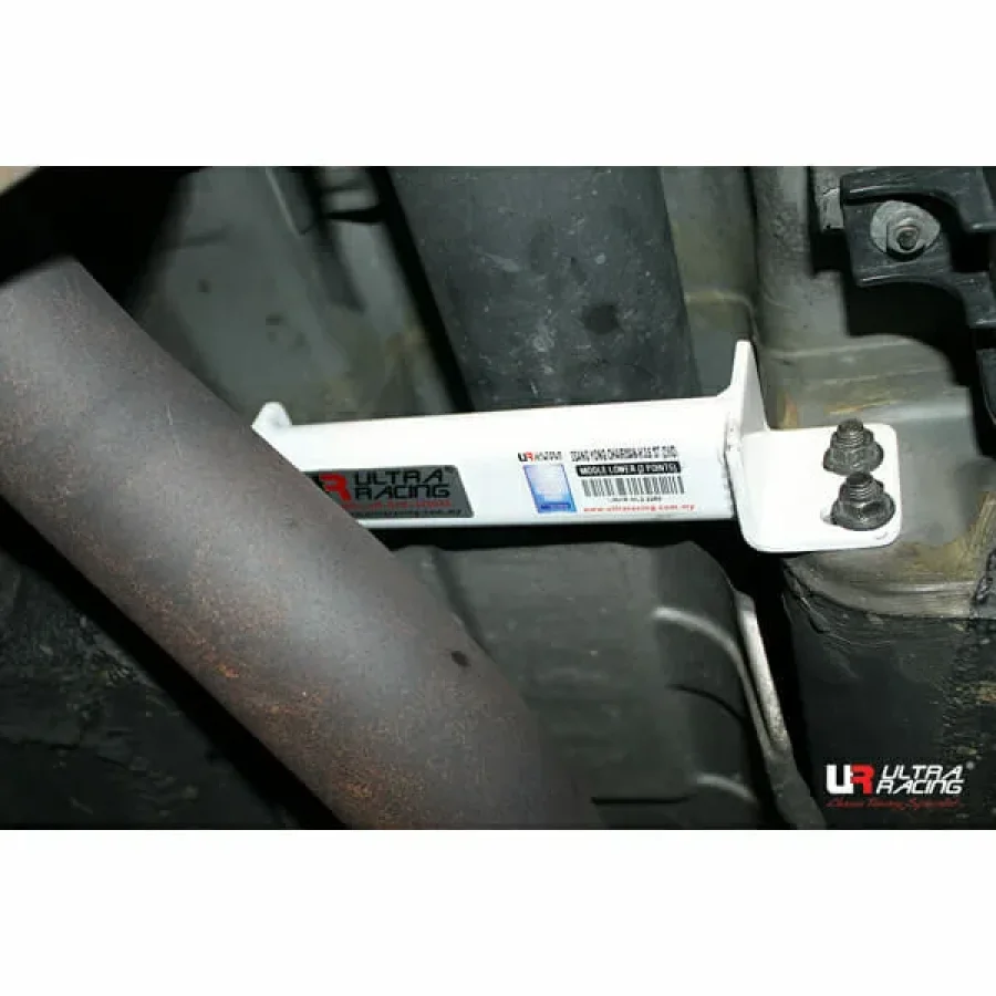 Ultra Racing Ssangyong Chairman Cm 2.8/3.6 2WD 97-11 UltraRacing 2-Point Mid Lower Brace (2269), référence URKR-ML2-2269