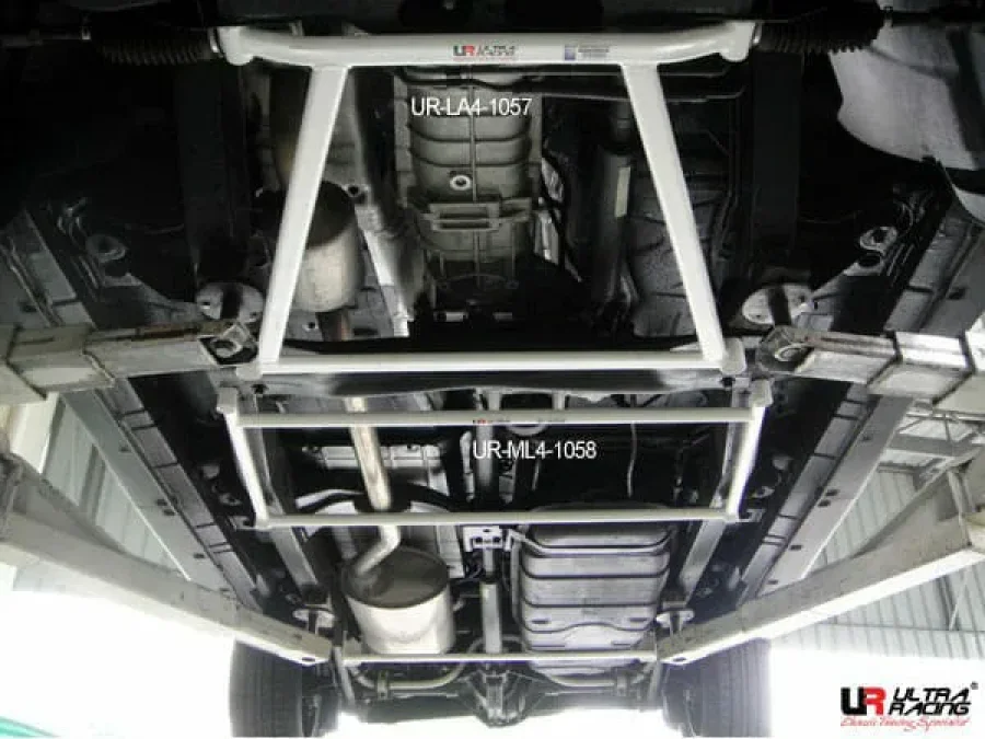 Ultra Racing Ssangyong Actyon Sport 2.0D 4WD 06-18 UltraRacing 4-Point Mid Lower Brace (2308), référence URKR-ML4-2308