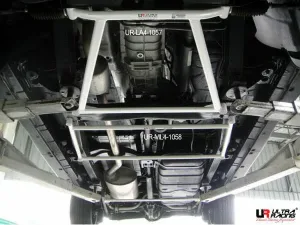 Ultra Racing Ssangyong Actyon Sport 2.0D 4WD 06-18 UltraRacing 4-Point Mid Lower Brace (2308), référence URKR-ML4-2308