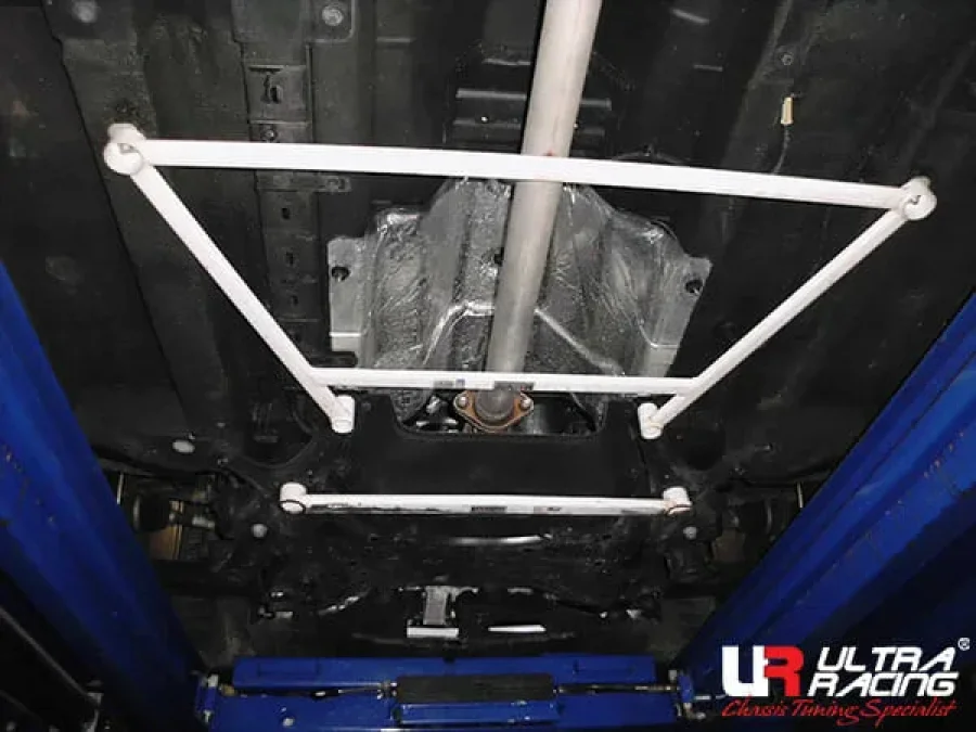 Ultra Racing Kia Sportage (QL) 1.7D/2.0D 2WD 17-22 UltraRacing 4-Point Mid Lower Brace (3629), référence URKR-ML4-3629