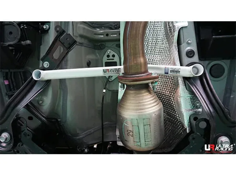 Ultra Racing Lexus NX 300 (AZ10) 2.0T 14-21/Toyota Harrier 2.0/2.5 13-20 2WD UltraRacing 2-Point Mid Lower Brace (3350), référence URTH-ML2-3350
