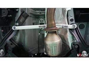 Ultra Racing Lexus NX 300 (AZ10) 2.0T 14-21/Toyota Harrier 2.0/2.5 13-20 2WD UltraRacing 2-Point Mid Lower Brace (3350), référence URTH-ML2-3350