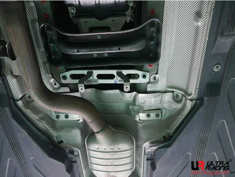 Ultra Racing Mercedes C205 C250/300 (Coupe) 2.0T 15-21/E300 3.0T 16+/C200 2.0 14-21 2WD UltraRacing 2-Point Mid Lower Brace (3419), référence URTW-ML2-3419